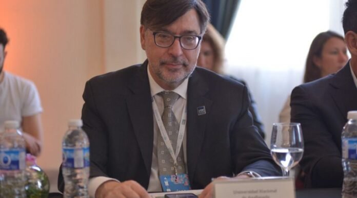 Jorge Calzoni, rector de la UNDAV: «Implementar un sistema de vouchers abre un debate que atrasa»