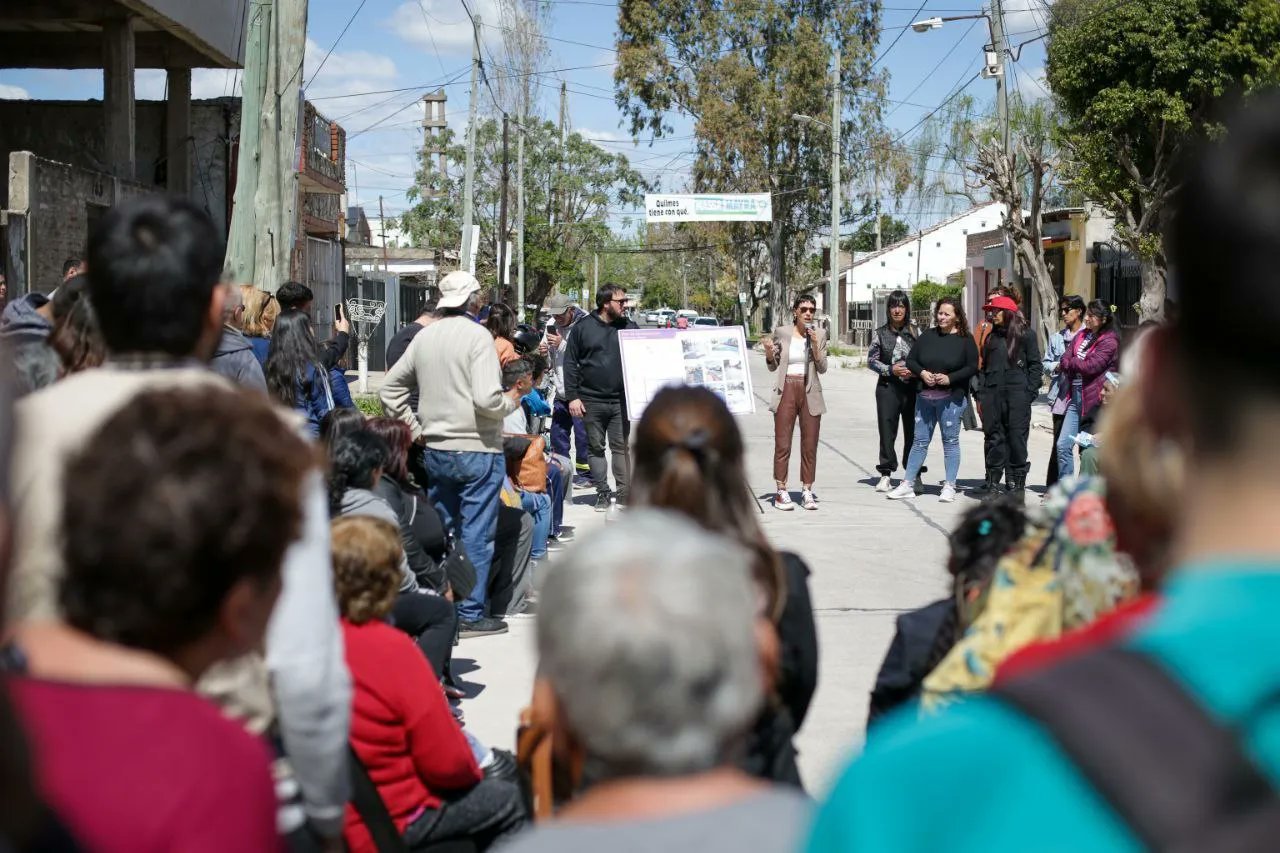 Mayra Mendoza visitó Villa Montero y dialogó con los vecinos sobre las obras