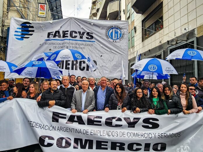 Comercio: acordaron una suba salarial del 5,7% para el próximo trimestre y el pago de un bono