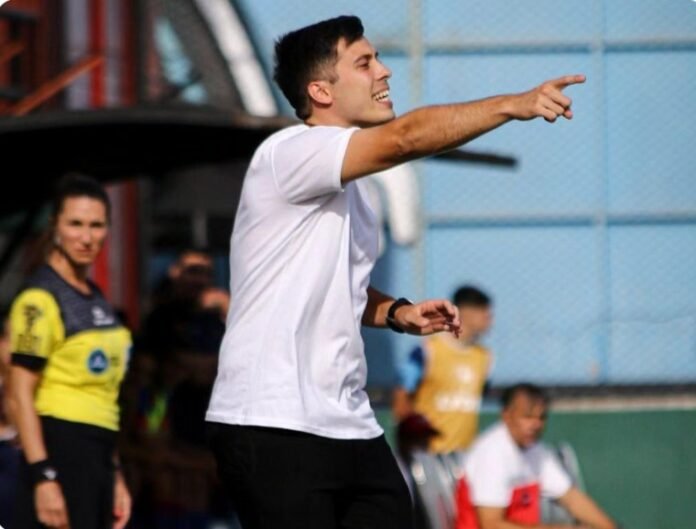 Tobías Kohan dejó de ser el técnico de Arsenal. El interinato, los nombres en danza
