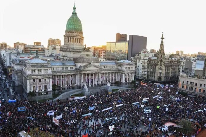 Sin los votos y con un fuerte rechazo, el Gobierno bajó el capítulo de la Ley de Tierras
