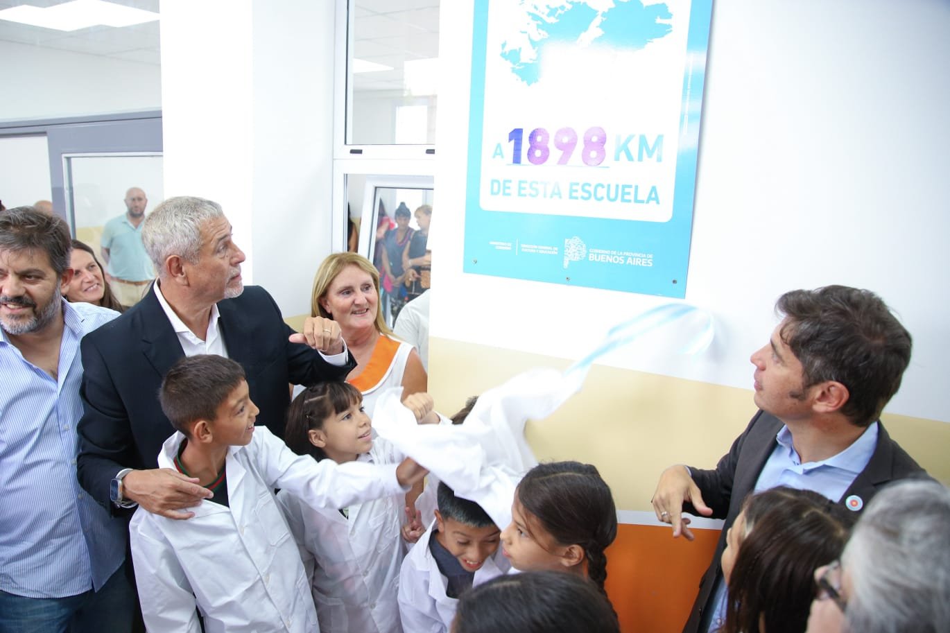 Avellaneda | Kicillof y Ferraresi inauguraron obras en dos establecimientos educativos