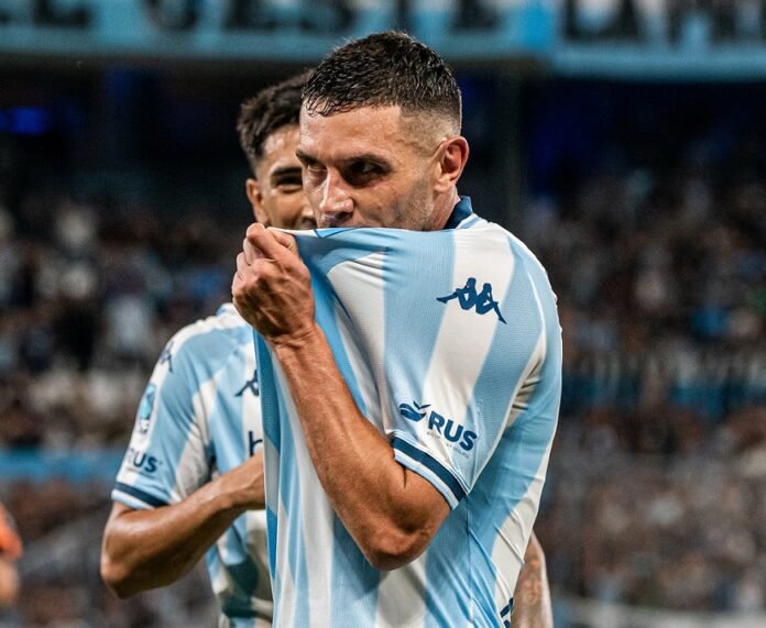 Racing ganó con un doblete de Maravilla Martínez