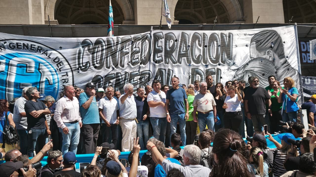 Reforma Laboral: La CGT movilizó a tribunales para pedir su inconstitucionalidad