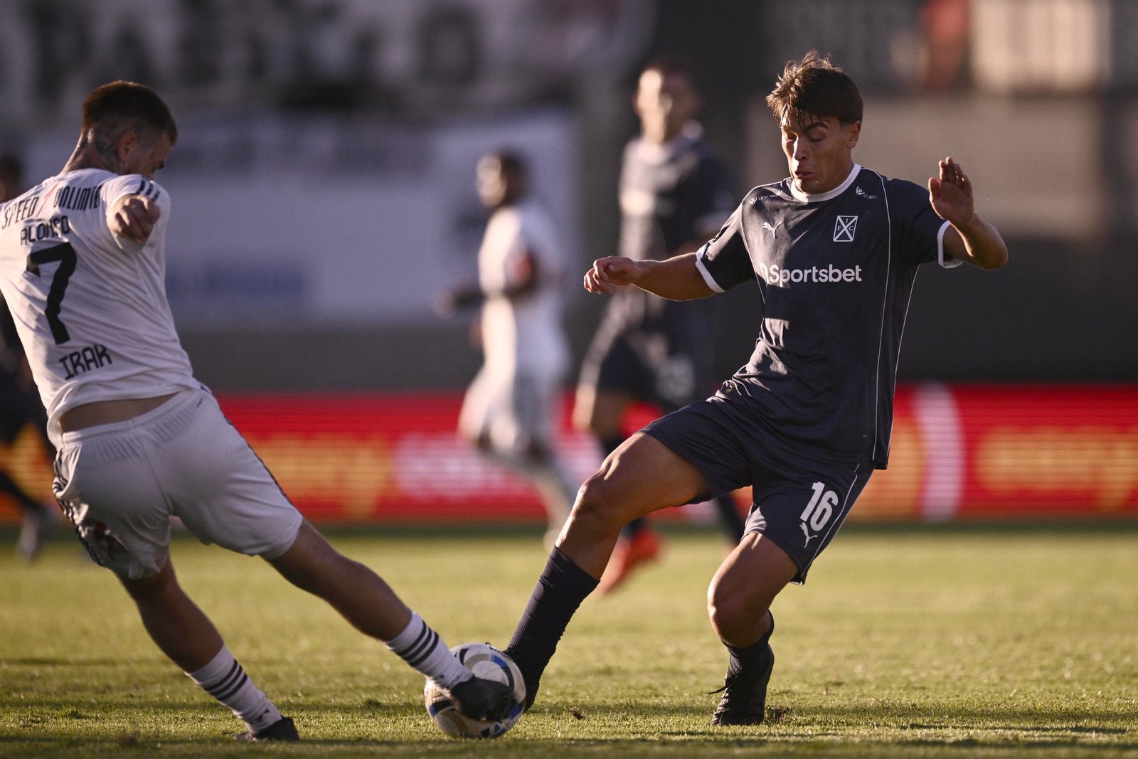 Un paso atrás: Independiente jugó mal, perdió con Riestra y se complica