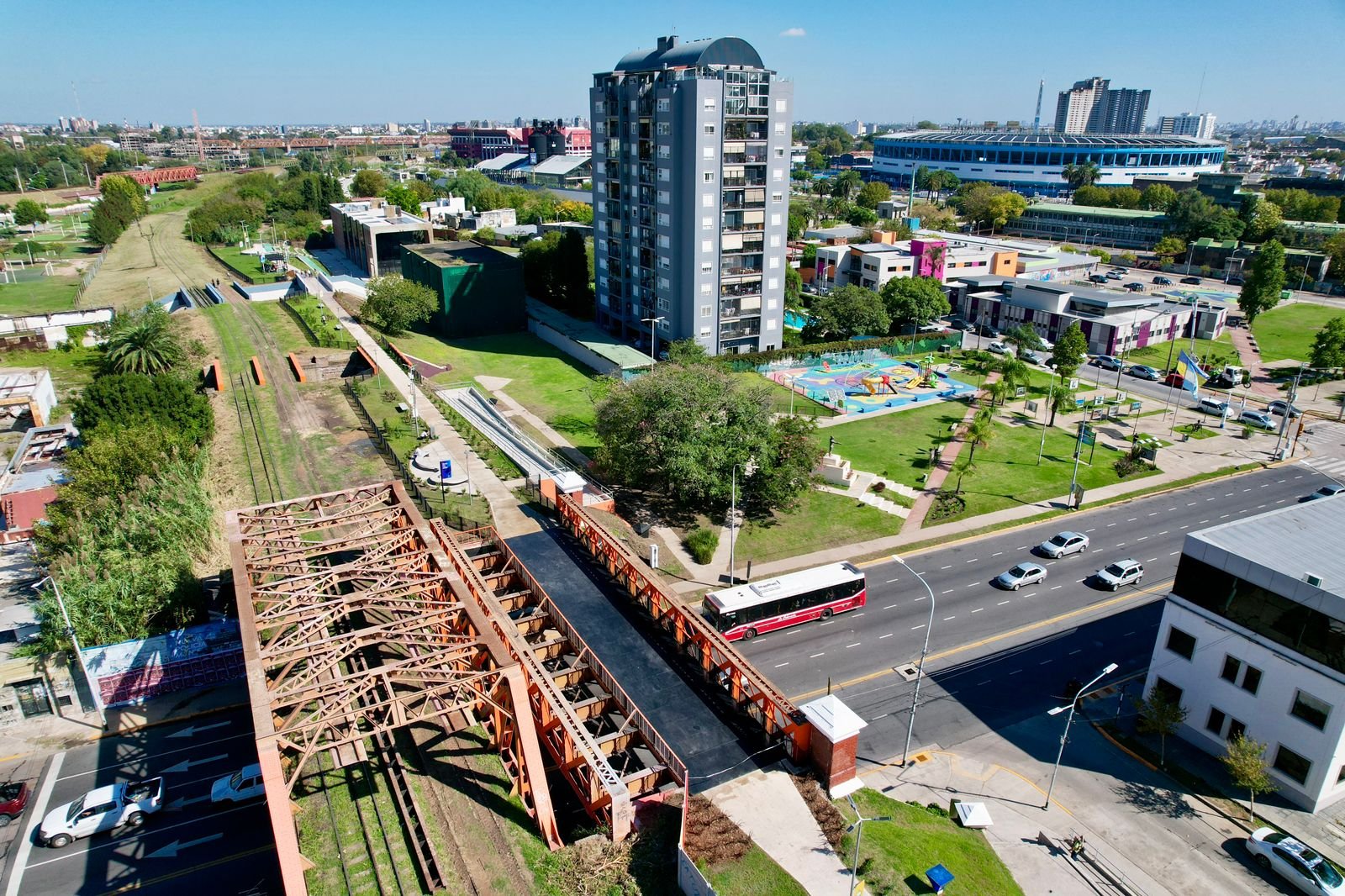 Avellaneda: Inauguraron nuevos espacios verdes y el Paseo del Ferrocarril
