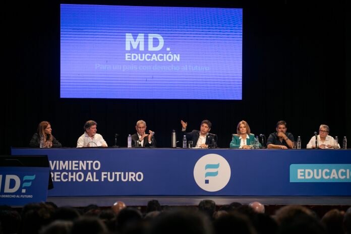 Kicillof en Avellaneda: inauguró centro comunitario en Dock Sud y cerró con acto en el Teatro Roma