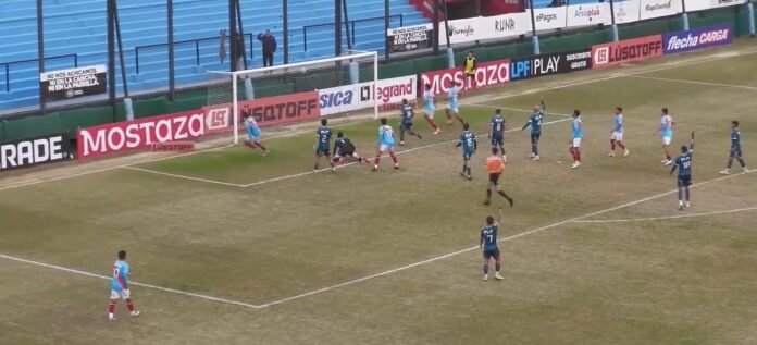 Arsenal empató con Villa San Carlos con remontada y polémica sobre el final