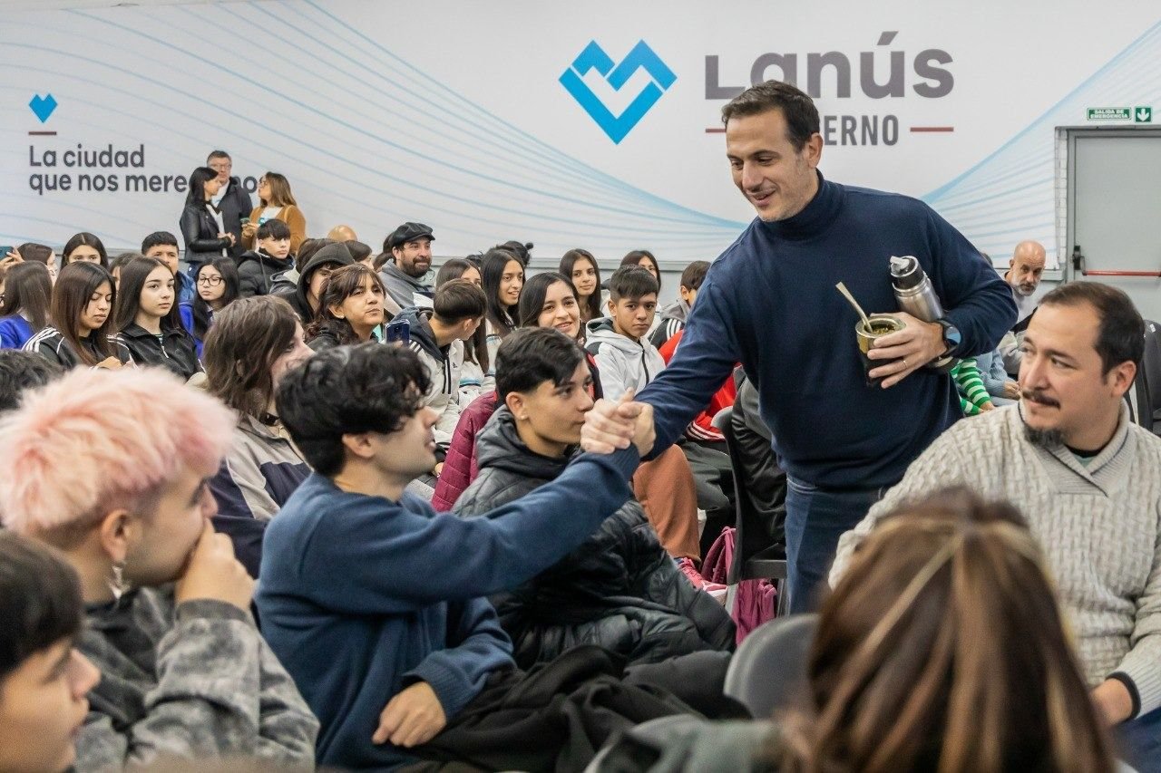 Julián Alvarez abrió el encuentro local del programa «Futuro Memoria» junto a 230 jóvenes de escuelas secundarias del distrito