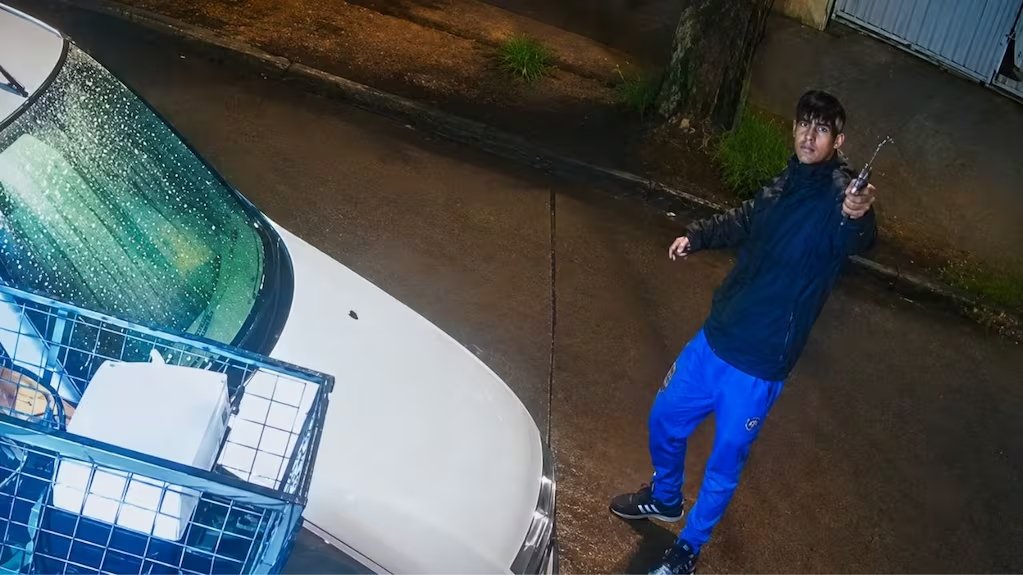 Villa Caraza: un adolescente baleó el frente de la casa de un compañero de escuela