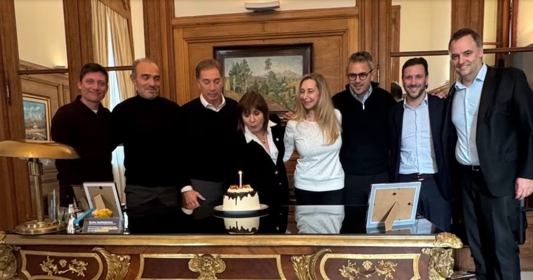 Se reunió la Mesa Política del Gobierno: unidad para la foto y un Adorni cada día más cuestionado