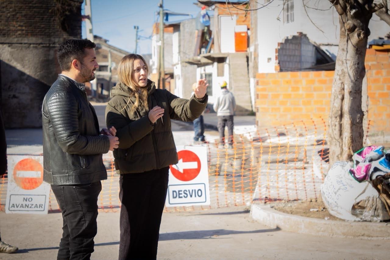 Agustín Balladares recorrió las obras en viviendas en Villa Porá: “Estas obras son un ejemplo de lo que se puede lograr cuando el Estado y la comunidad trabajan juntos”