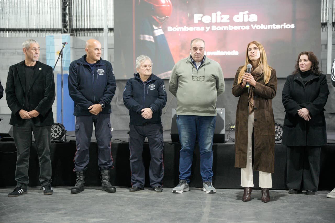 Avellaneda: Homenajearon a bomberos con 25 y 50 años de servicios
