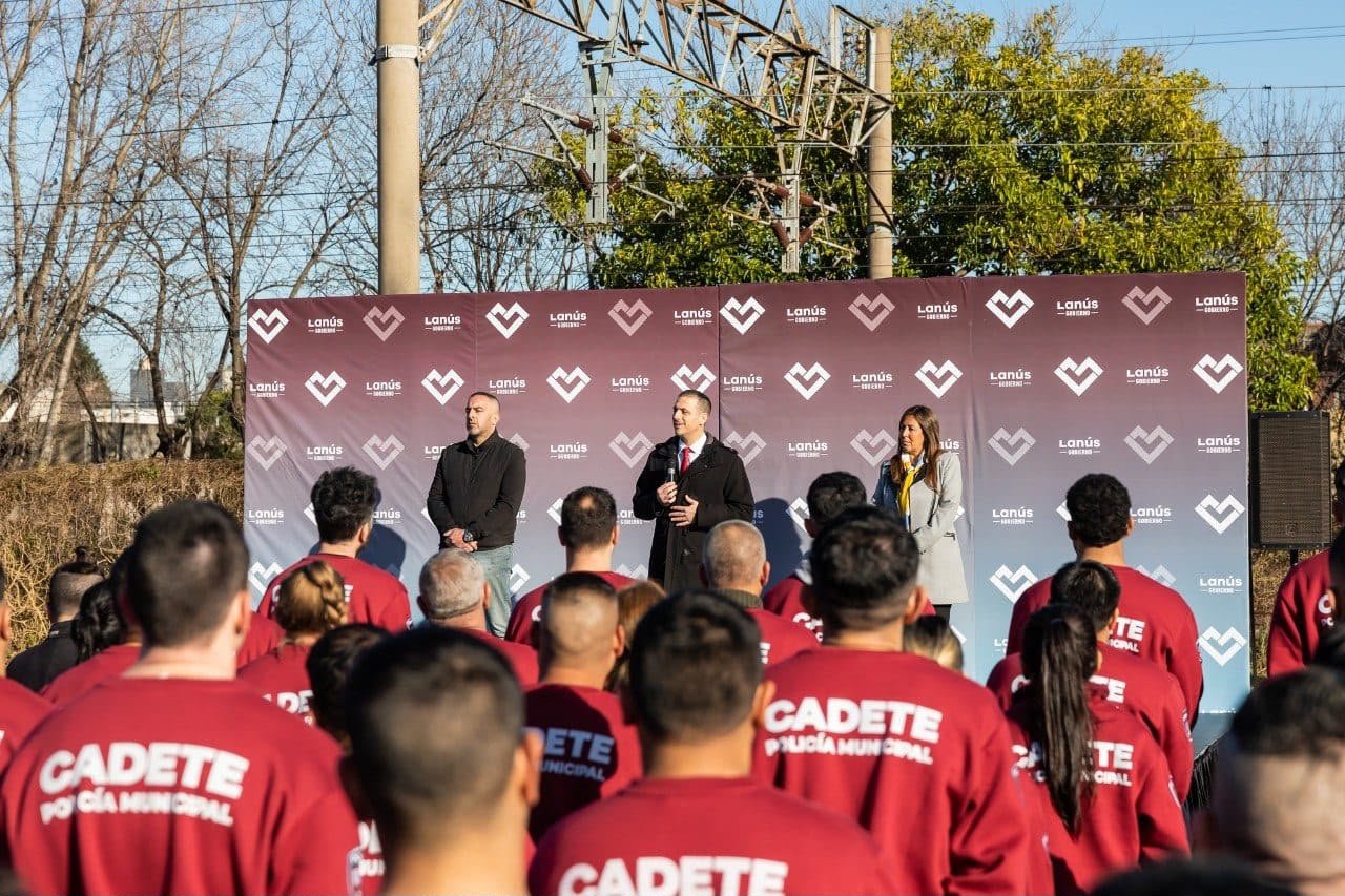 Lanús: se realizó el acto de apertura de la Escuela de Policía Municipal con la presencia de Julián Álvarez