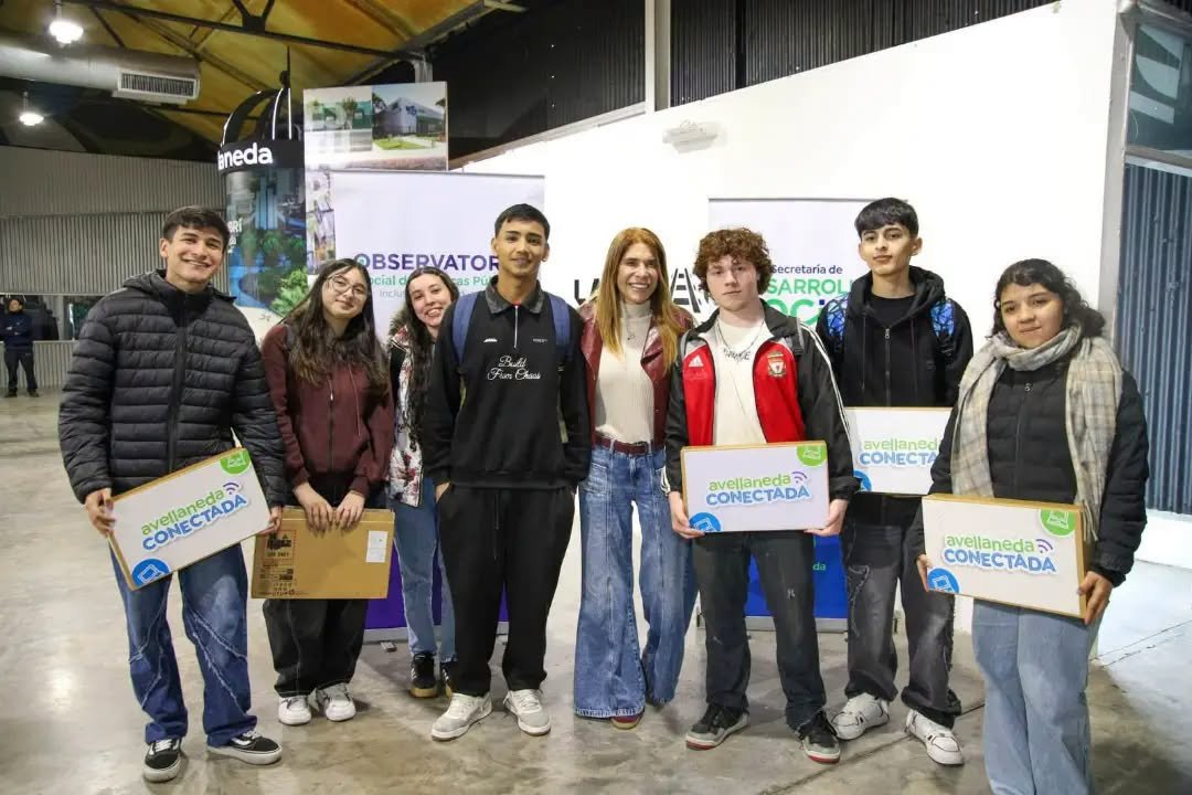 Avellaneda: entregan 3.800 notebooks a estudiantes secundarios