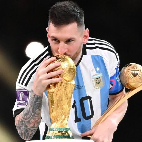El día menos esperado, Messi anunció su retiro de la Selección