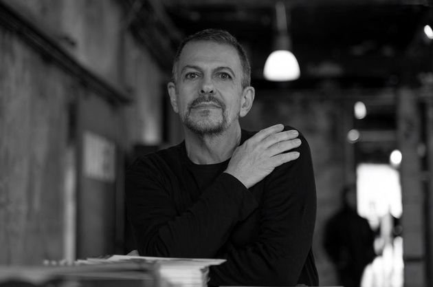 Guillermo Fernández en el Roma: «Mirando al Sur es un viaje musical y poético por mi infancia en los barrios del sur»