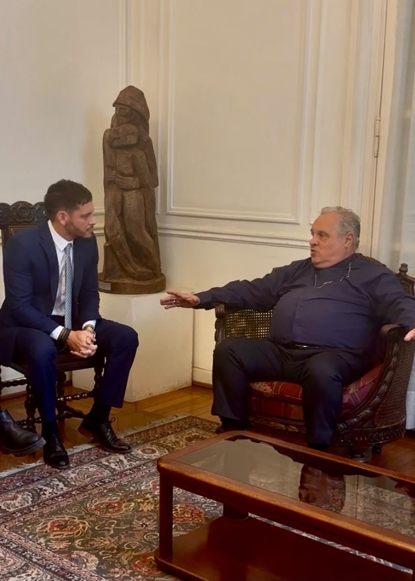 Facundo Mancebo, junto a Monseñor Marcelo Colombo, presidente de la Conferencia Episcopal Argentina, por una agenda de protección digital