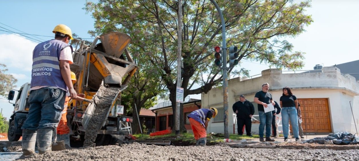 Bernal: realizaron tareas de bacheo y reparación de hormigón en Lavalle y Lamadrid
