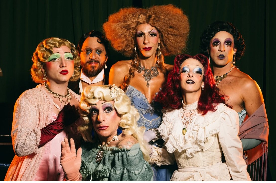 Saraos Uranistas: el musical que a las fiestas de las disidencias sexuales de principio de siglo XX