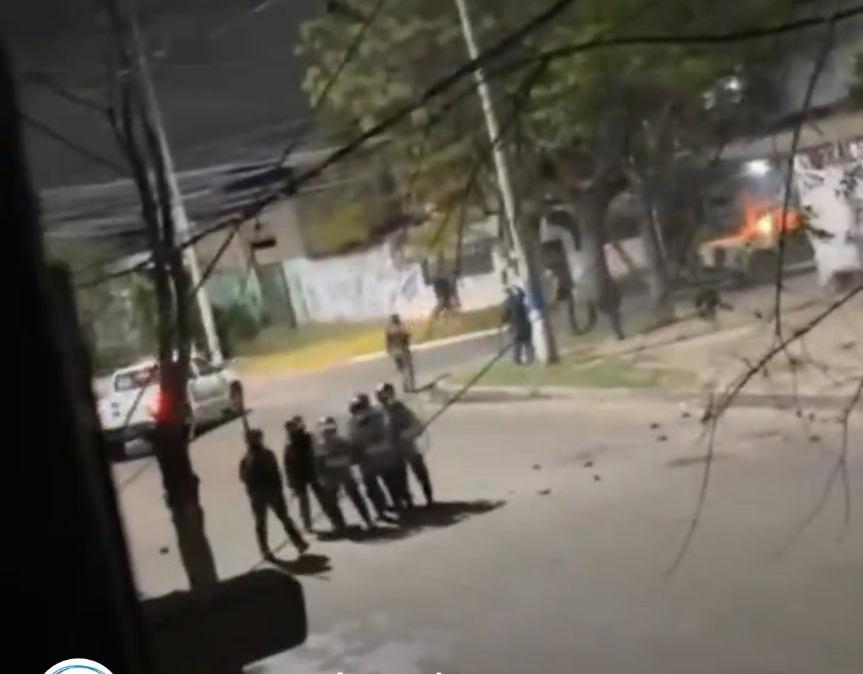 Enfrentamiento fatal en el barrio El Monte: muertes, detenidos y policías involucrados