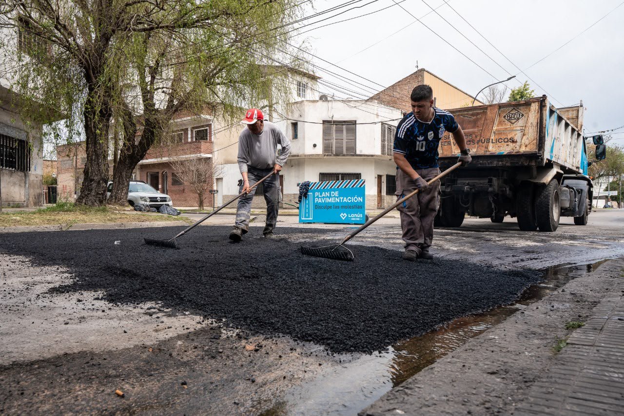 Lanús: avanzan obras de pavimentación en el barrio Villa Constitución de Valentín Alsina
