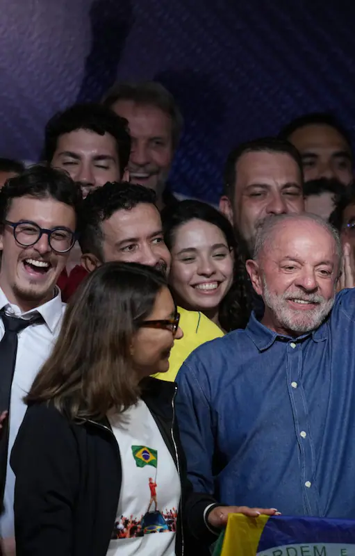 Las tapas de los diarios: histórica remontada de Lula